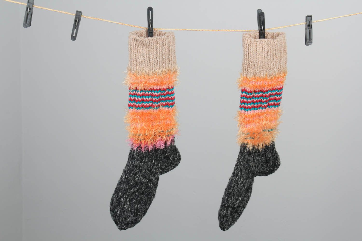 Longues chaussettes tricotées main rayées  photo 1