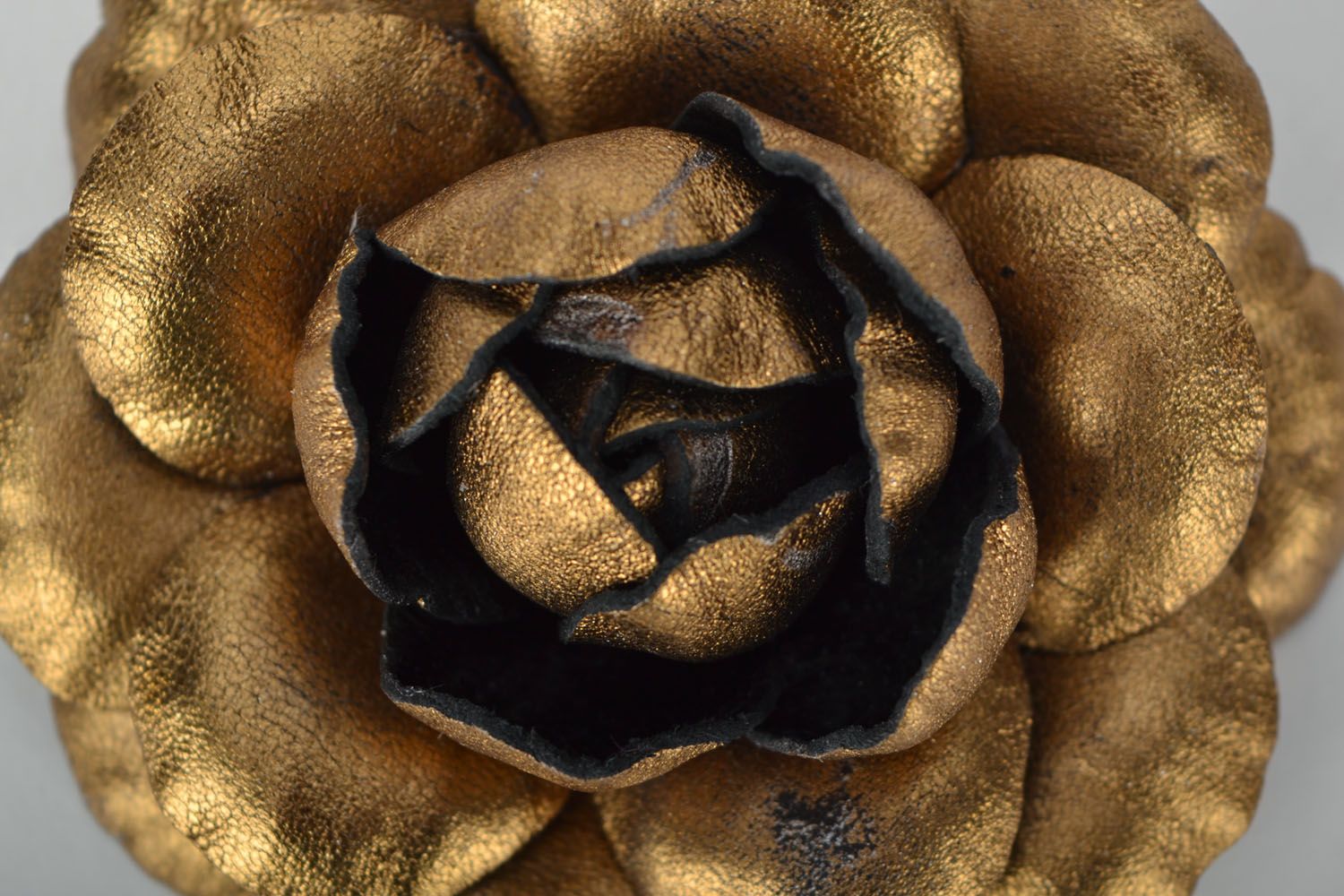 Broche fleur en cuir Camélia faite main  photo 1