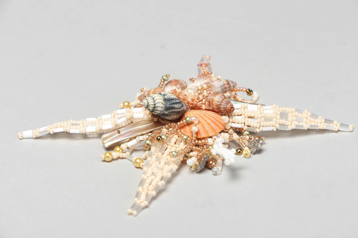 Beaded brooch with cockleshells in marine style photo 2