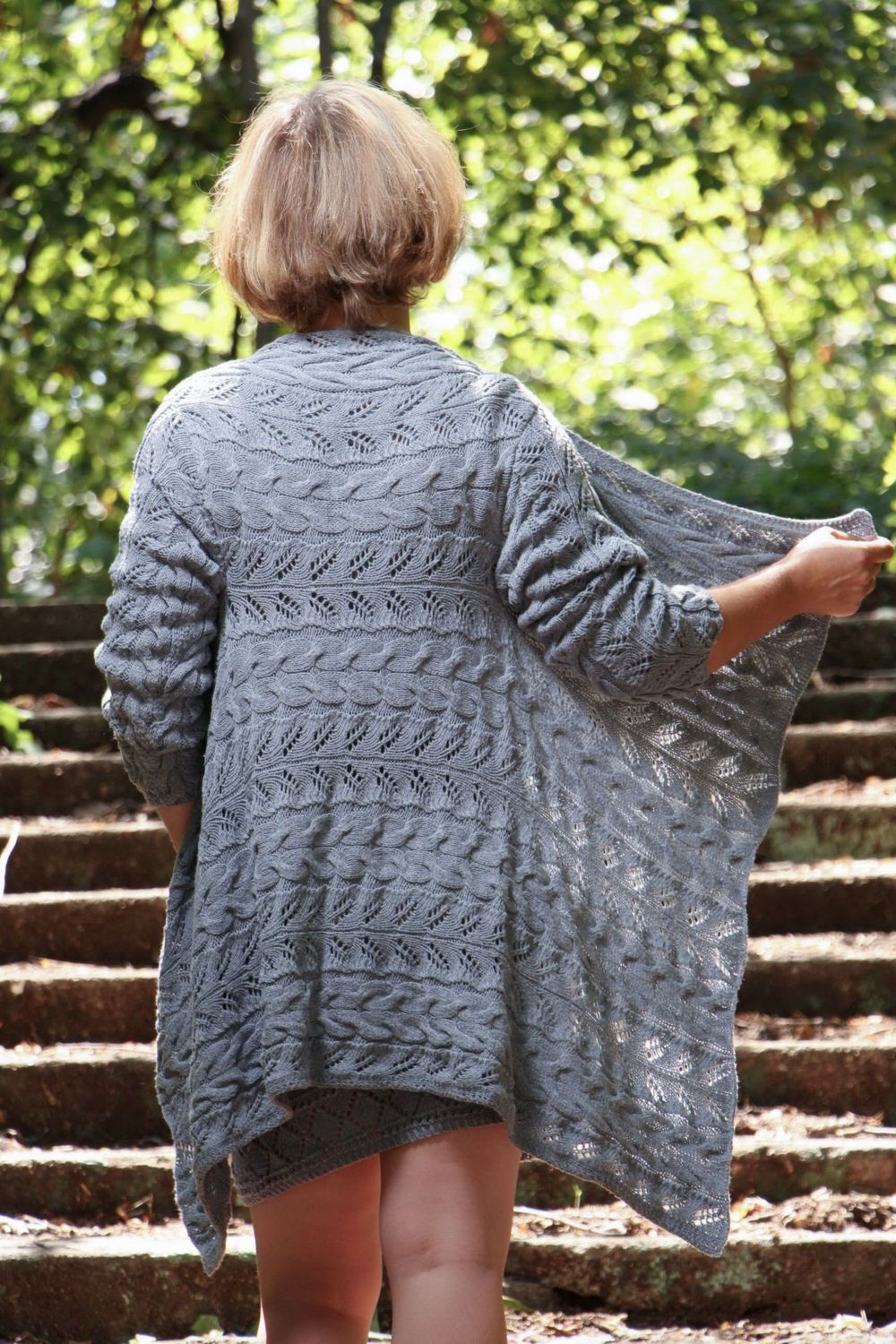 Cardigan with lace knitting photo 3