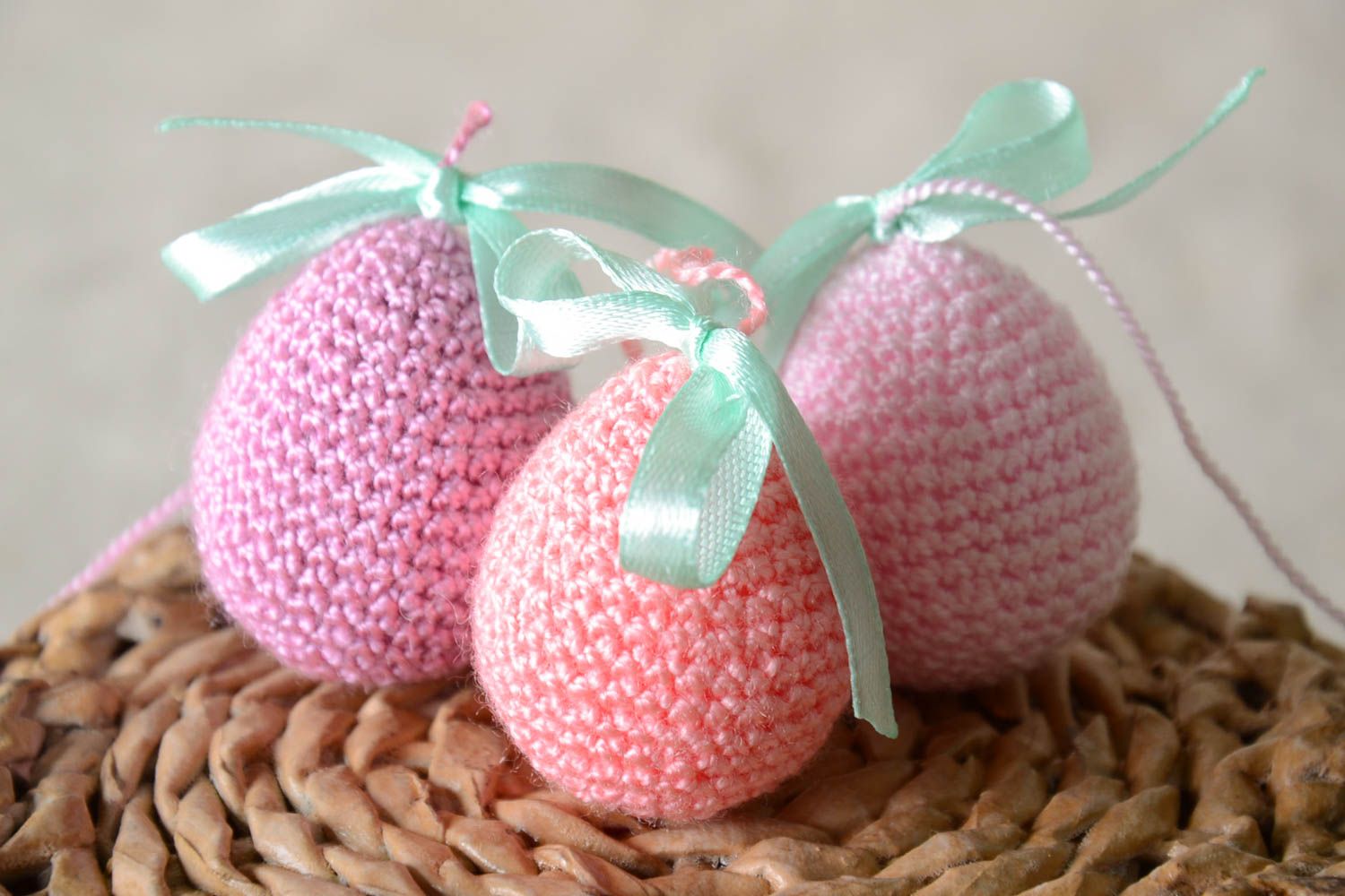 Пасхальные яйца ручной работы домашний декор вязаные яйца розовые подвески 3 шт фото 1
