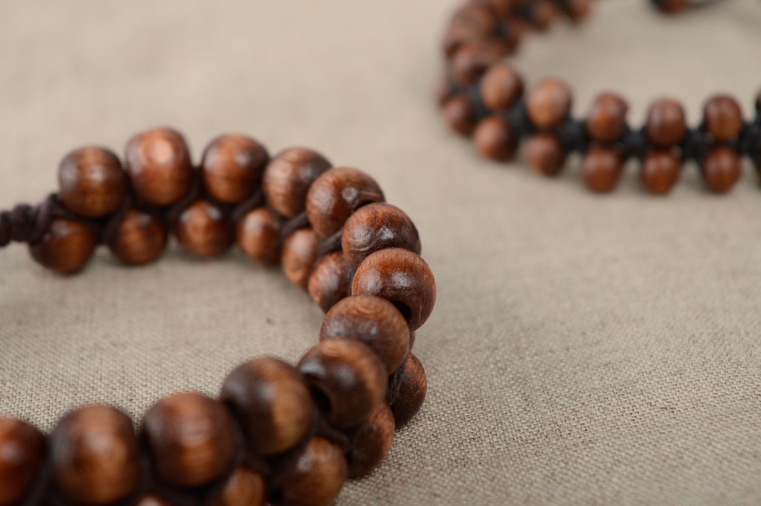 Large bracelet marron en lacet et perles de bois macramé fait main pour femme photo 5