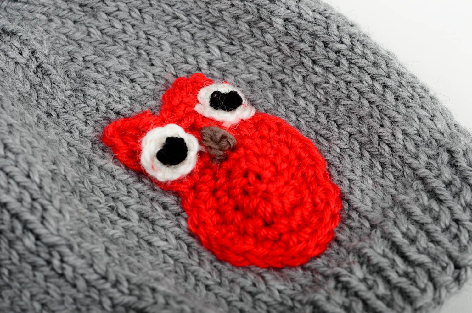 Handgemachte Mütze Kindermütze Winter gestrickte Kindermütze grau rot exklusiv foto 4