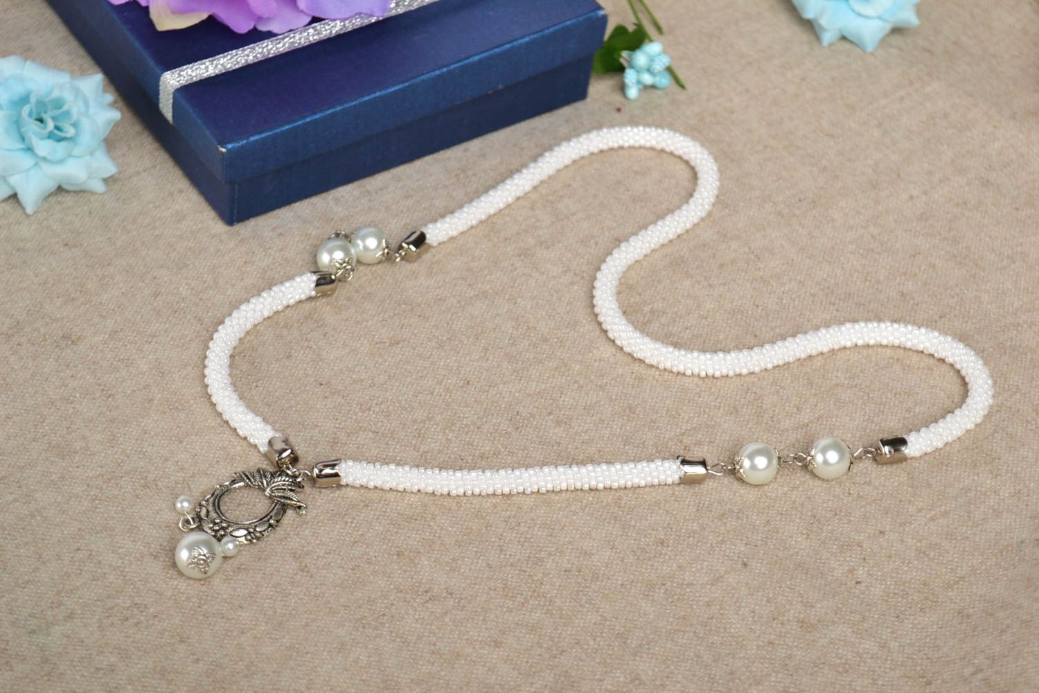 Collier spirale Bijou fait main Cadeau femme blanc perles de rocaille design photo 1