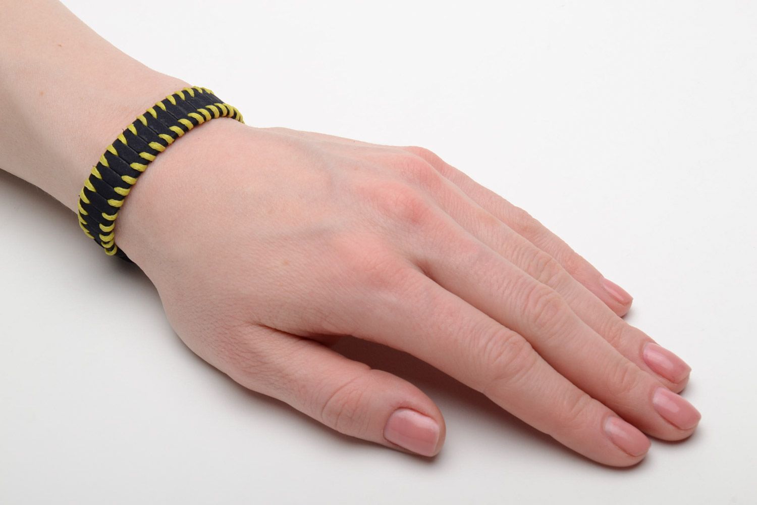 Bracelet en cuir naturel noir tressé avec boutons-pressions fait main unisexe photo 2