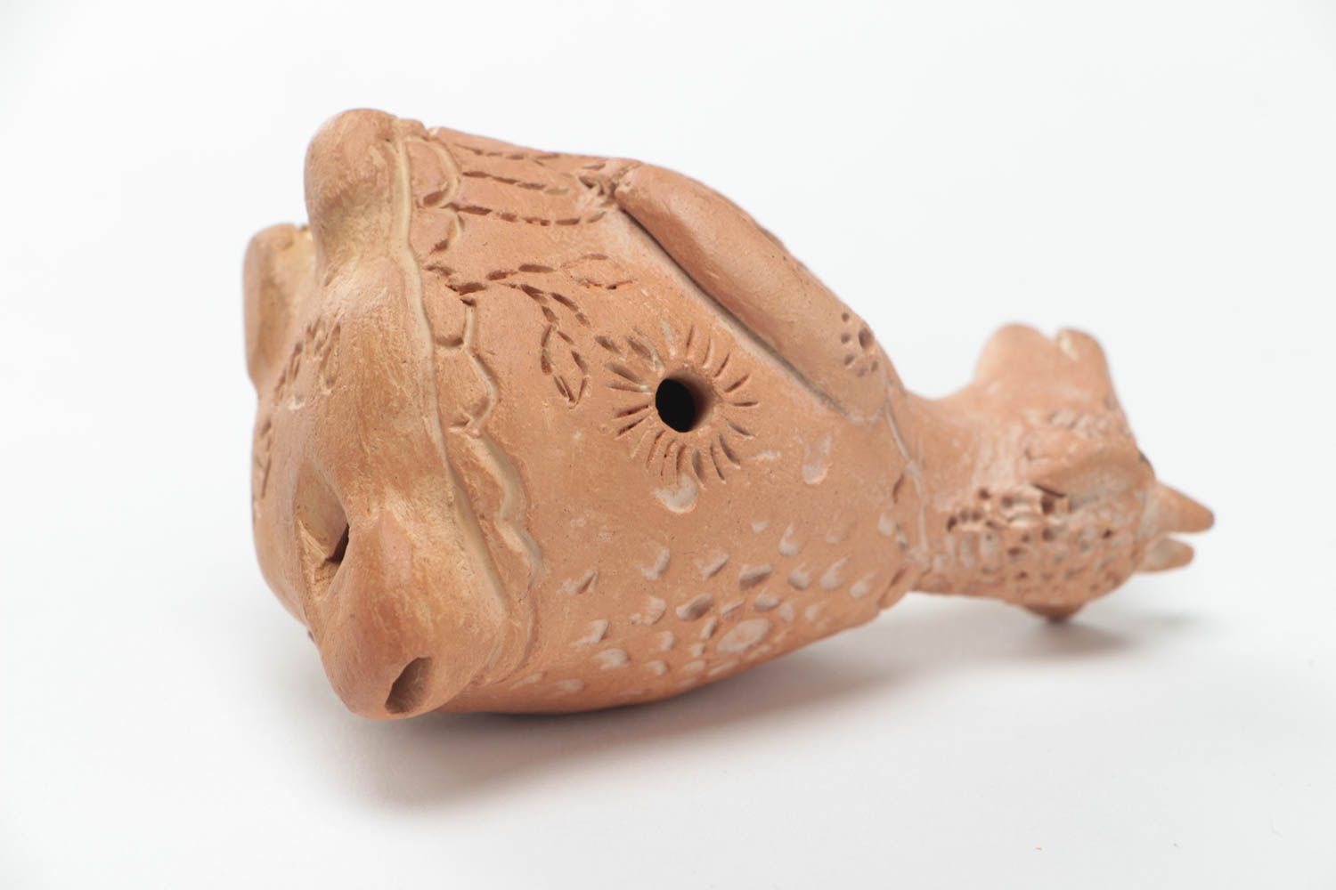 Keramische handmade kleine braune Ton Flöte Okarina in Form vom Ziegenbock foto 4