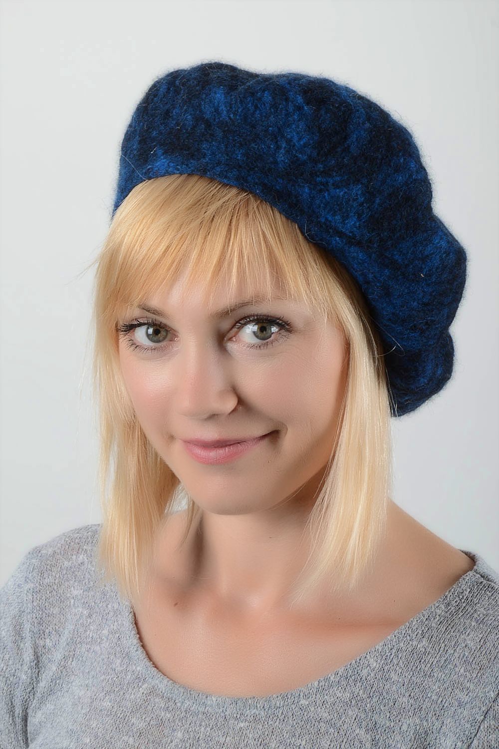 Béret en laine feutrée Chapeau fait main bleu marine Cadeau pour femme photo 1