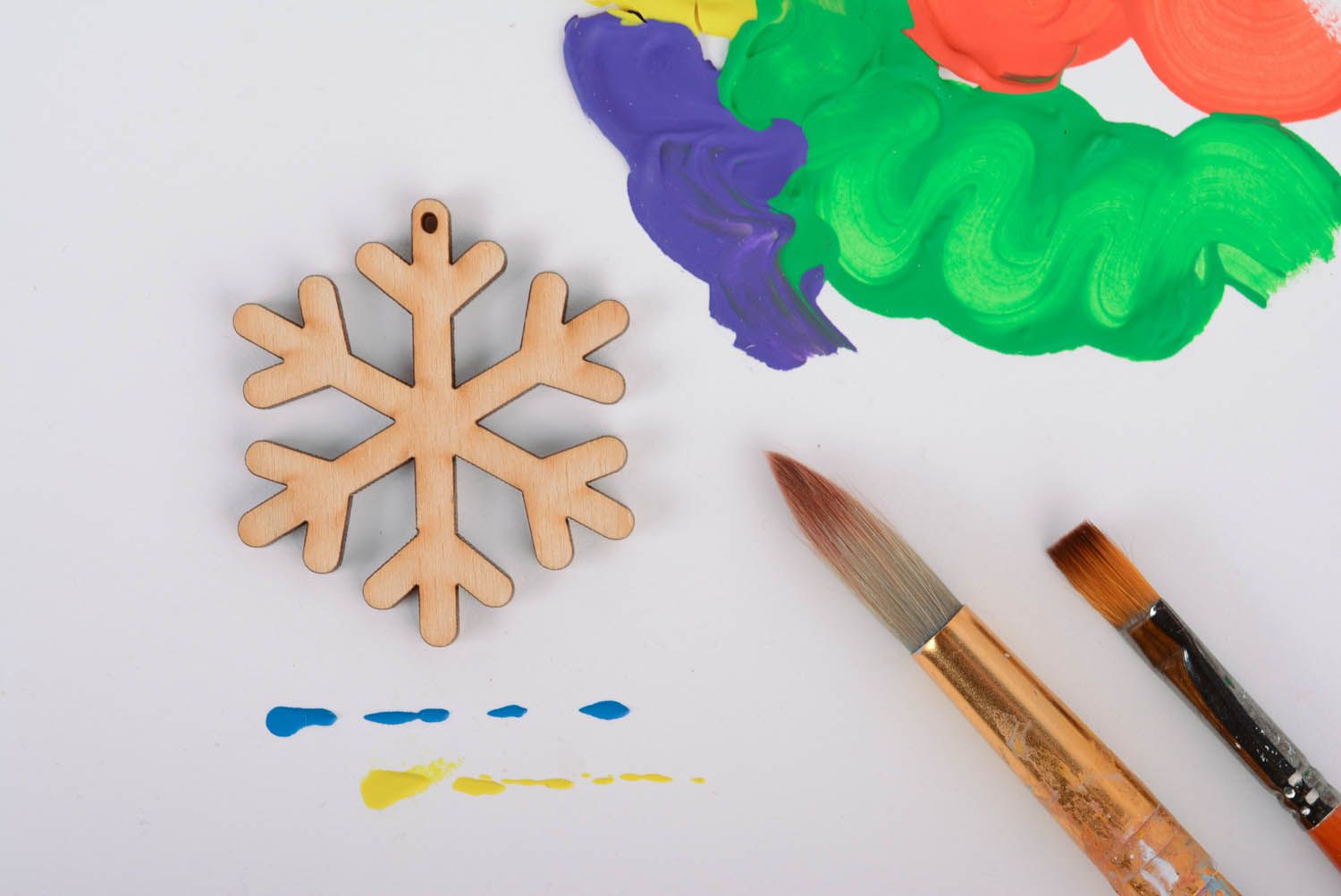Magnet à décorer flocon de neige en bois  photo 1