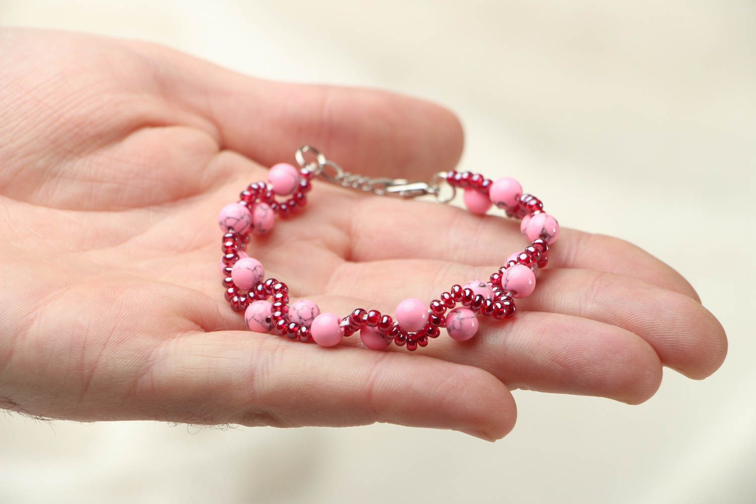 Bracelet avec cacholong et perles de rocaille tchèques photo 3