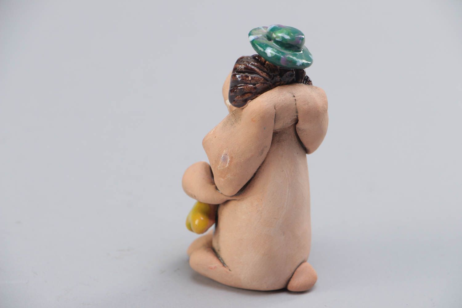 Figura artesanal de cerámica pintada a mano con acrílicos Perro con hueso foto 4
