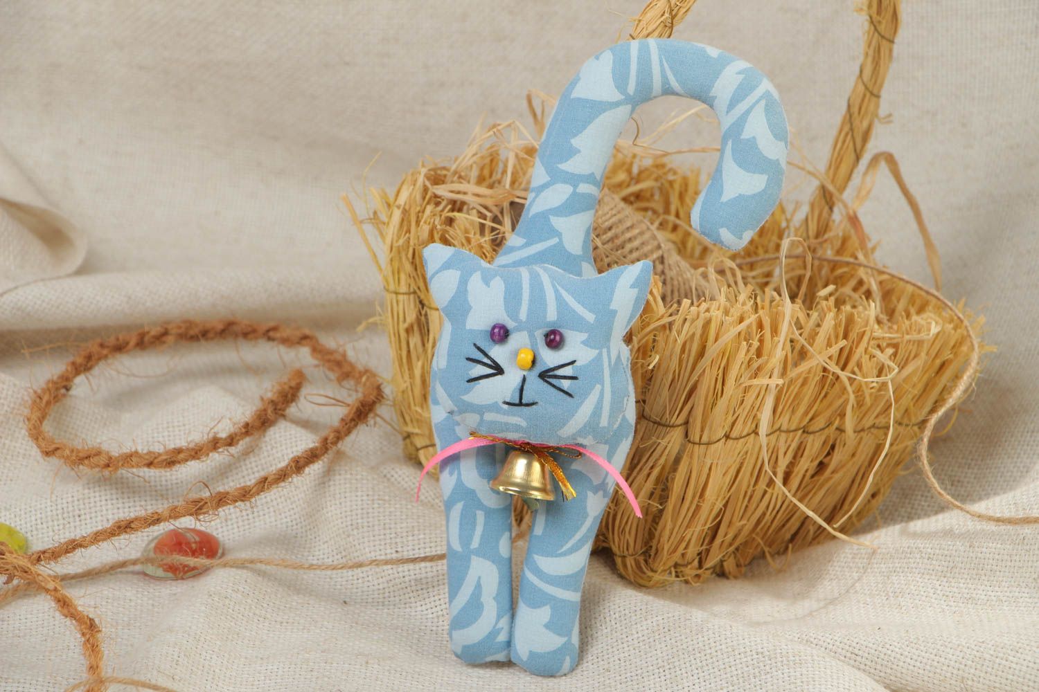 Мягкая игрушка тканевая на дверь в виде кота с закрученным хвостом хенд мэйд фото 1