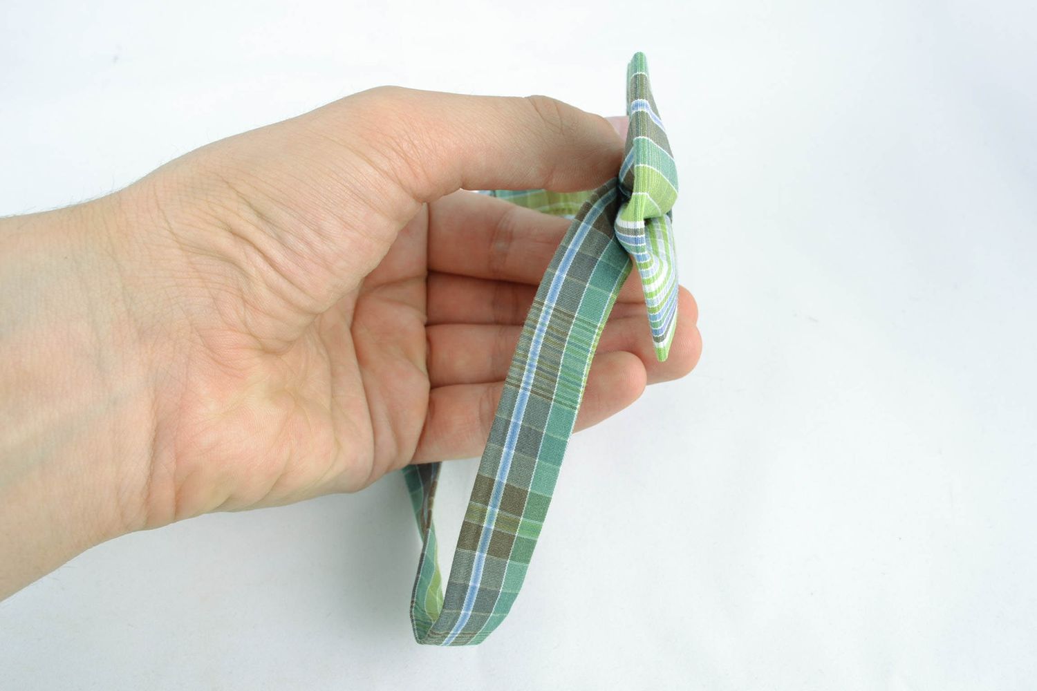 Текстильный галстук-бабочка в оригинальную клеточку фото 2