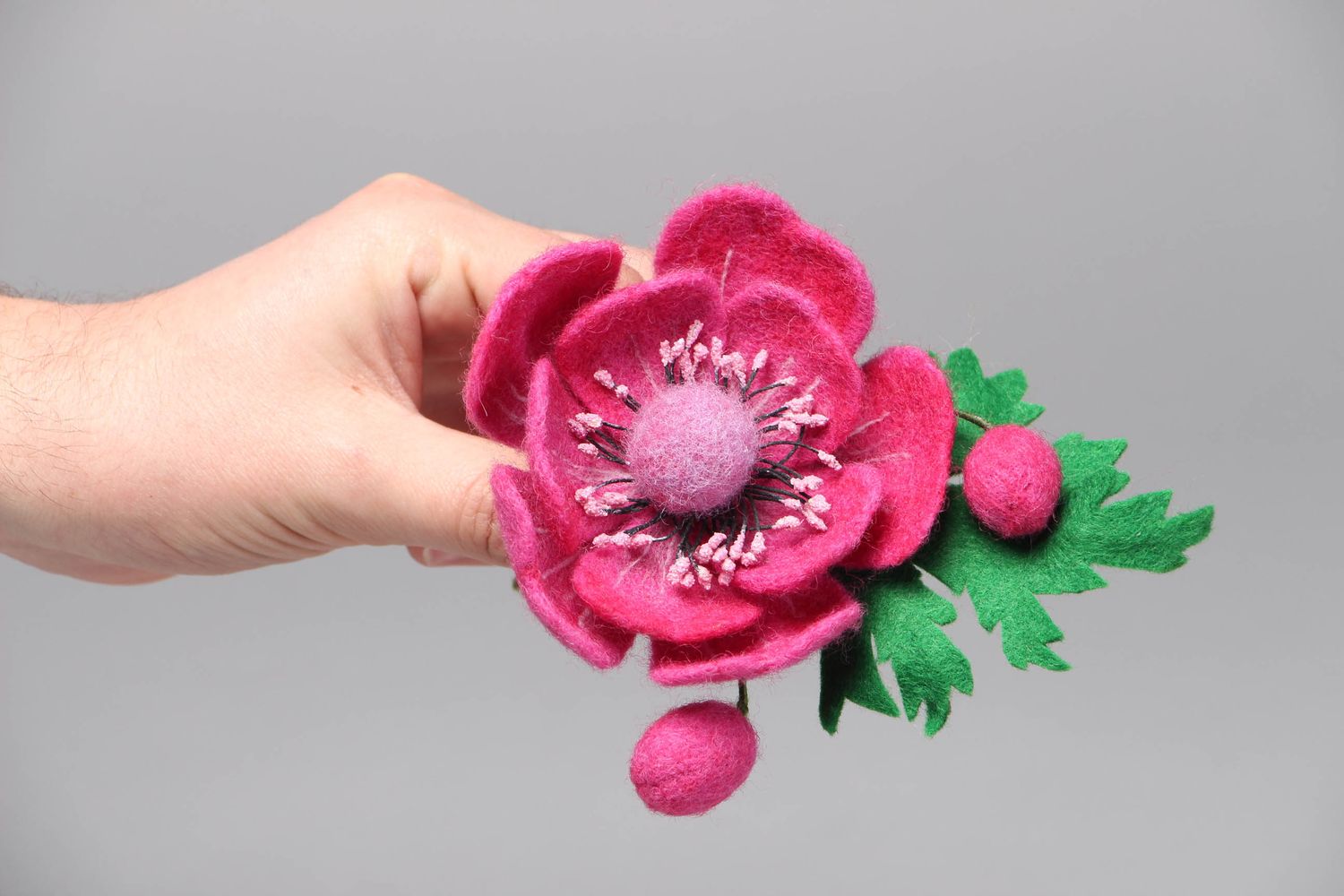 Broche boutonnière en laine en forme de fleur photo 4