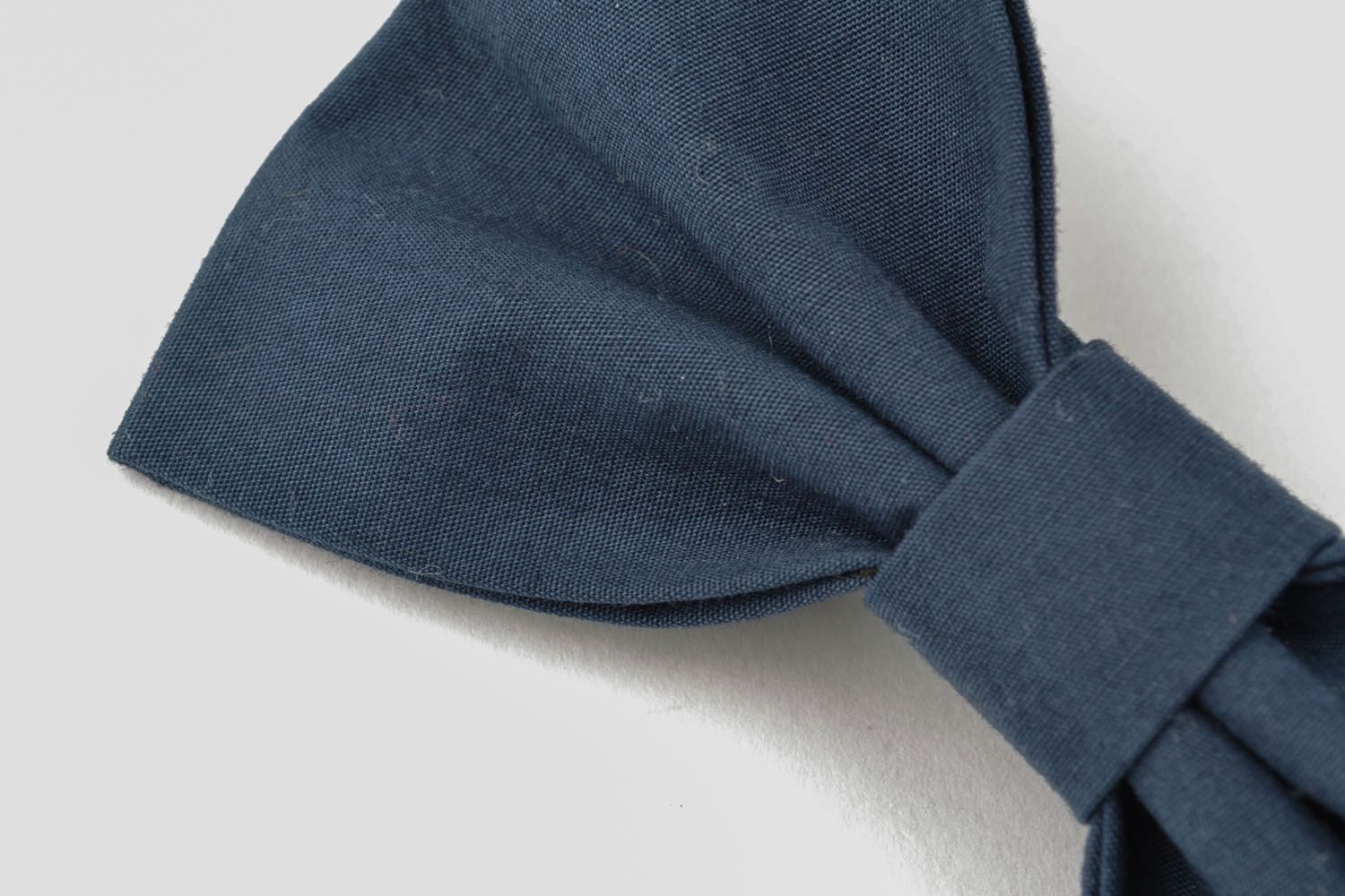 Темно синий галстук-бабочка фото 4