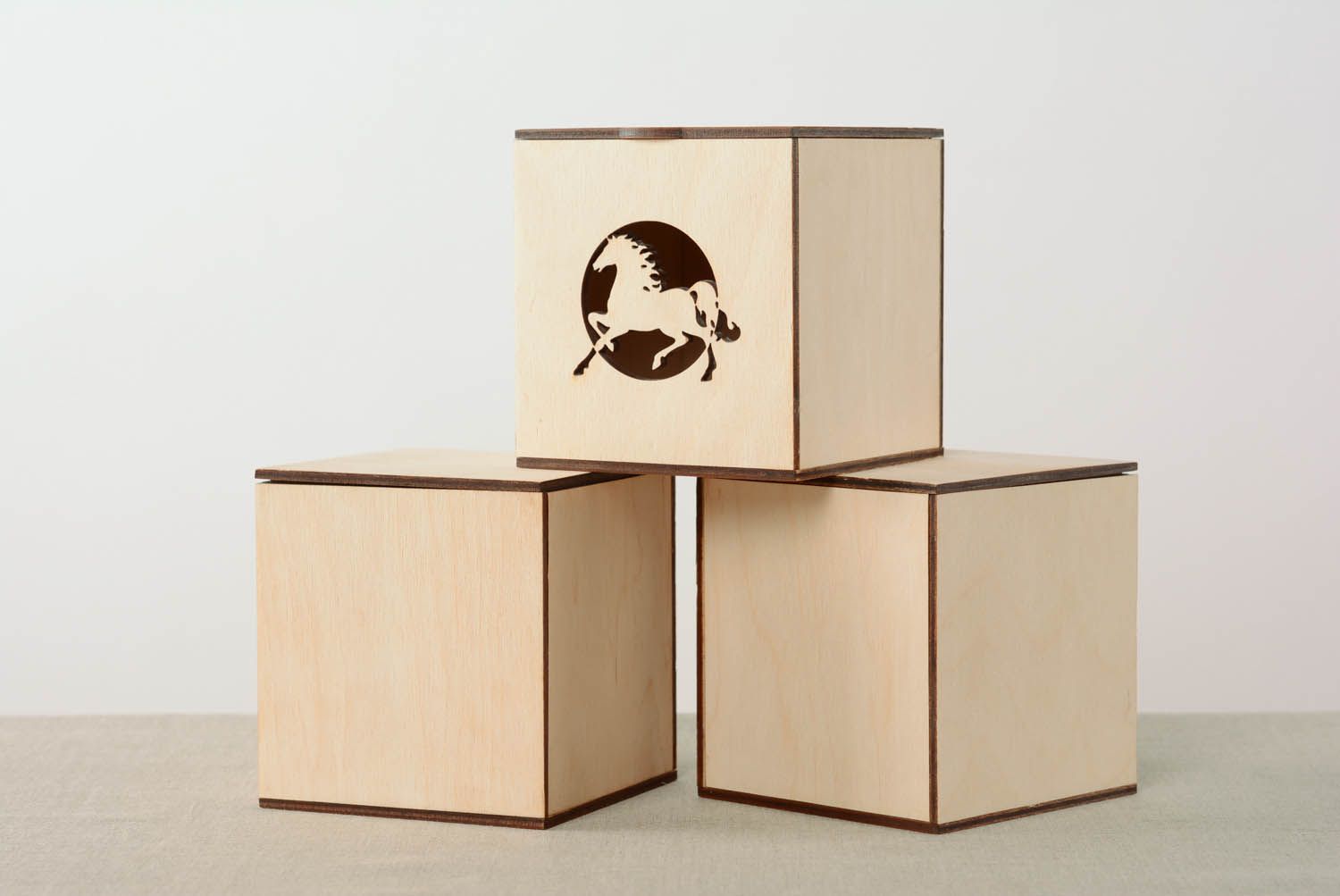 Boîte à décorer en bois Cheval carrée faite main photo 3