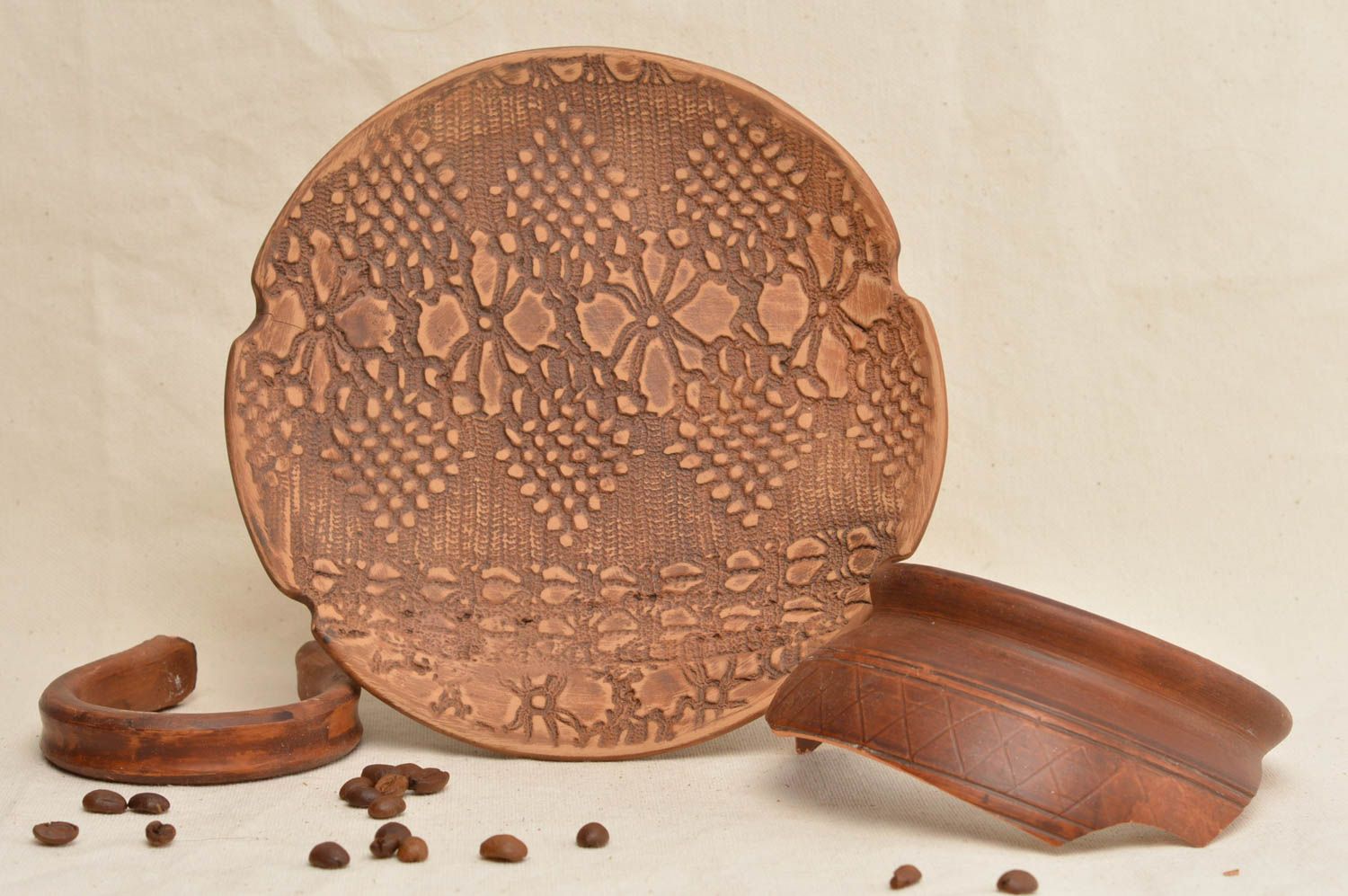 Оригинальная тарелка из глины с узорами коричневая красивая ручной работы фото 1