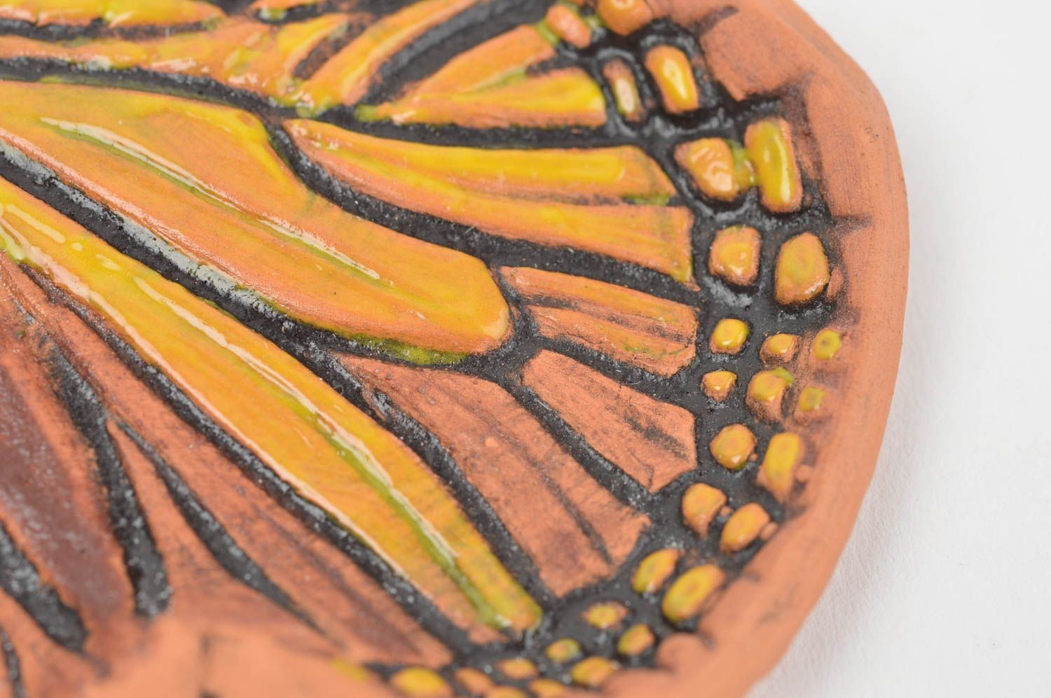 Декоративная керамическая тарелка ручной работы в форме бабочки желтая фото 5