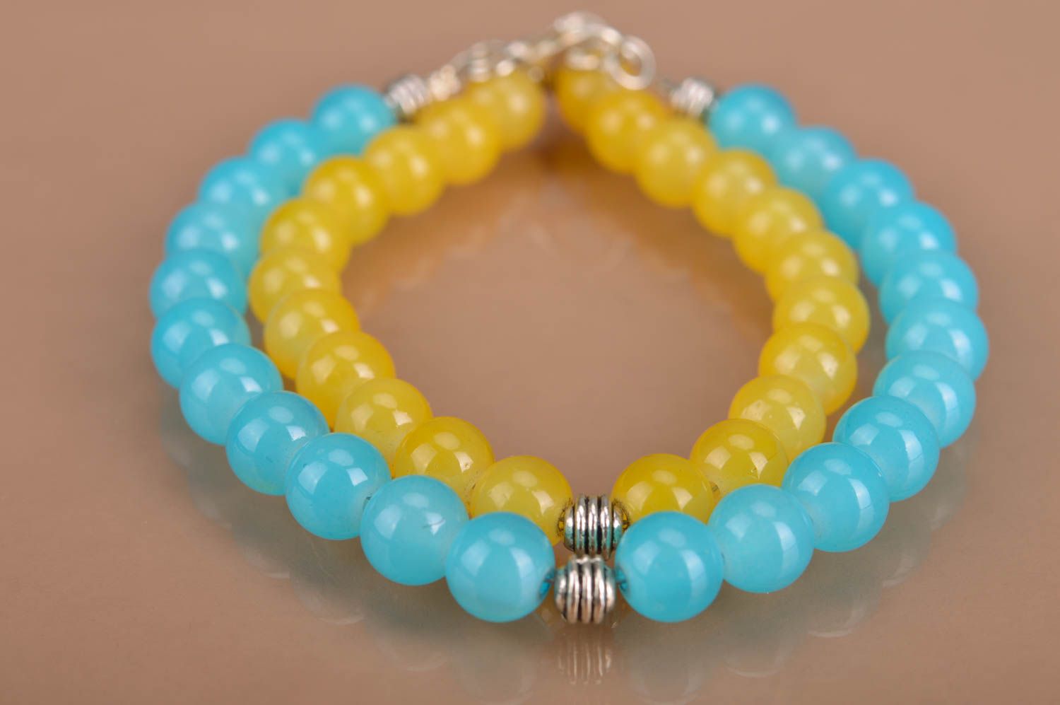 Handmade Neon Perlen Armbänder Set 2 Stück in Gelb und Blau Designer Accessoires foto 5