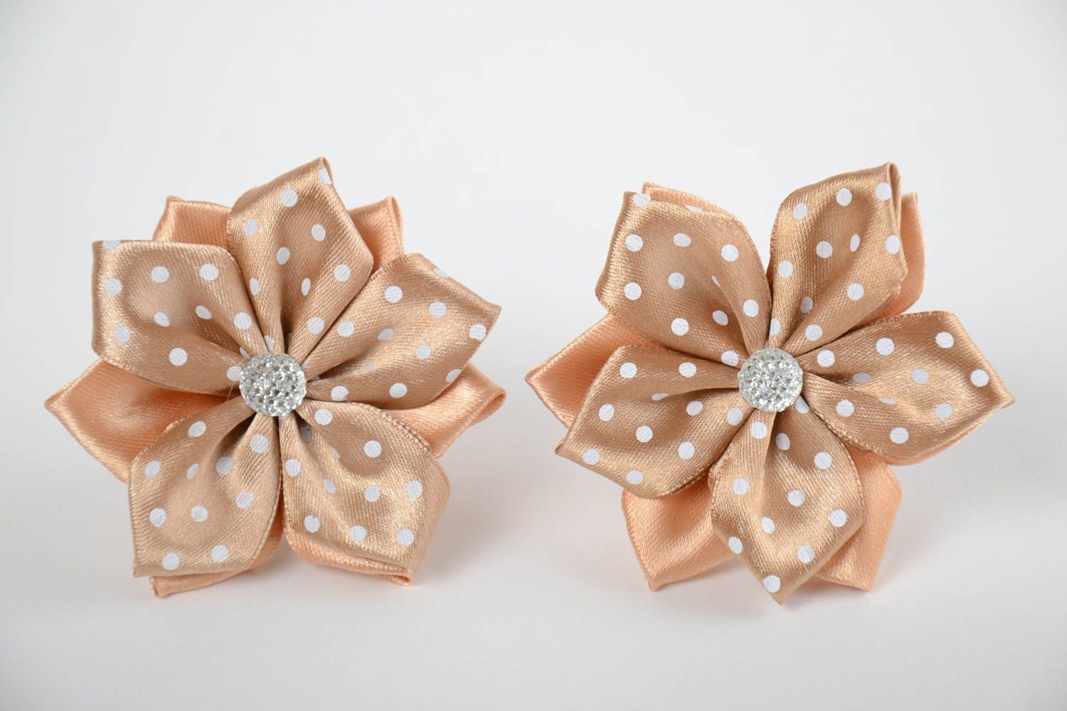 Set of handmade designer satin ribbon children's flower hair ties 2 pieces Beige photo 4