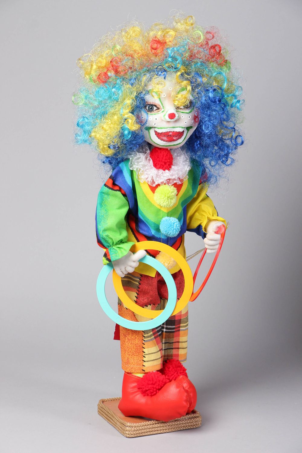 Авторская мягкая кукла на подставке Клоун фото 1