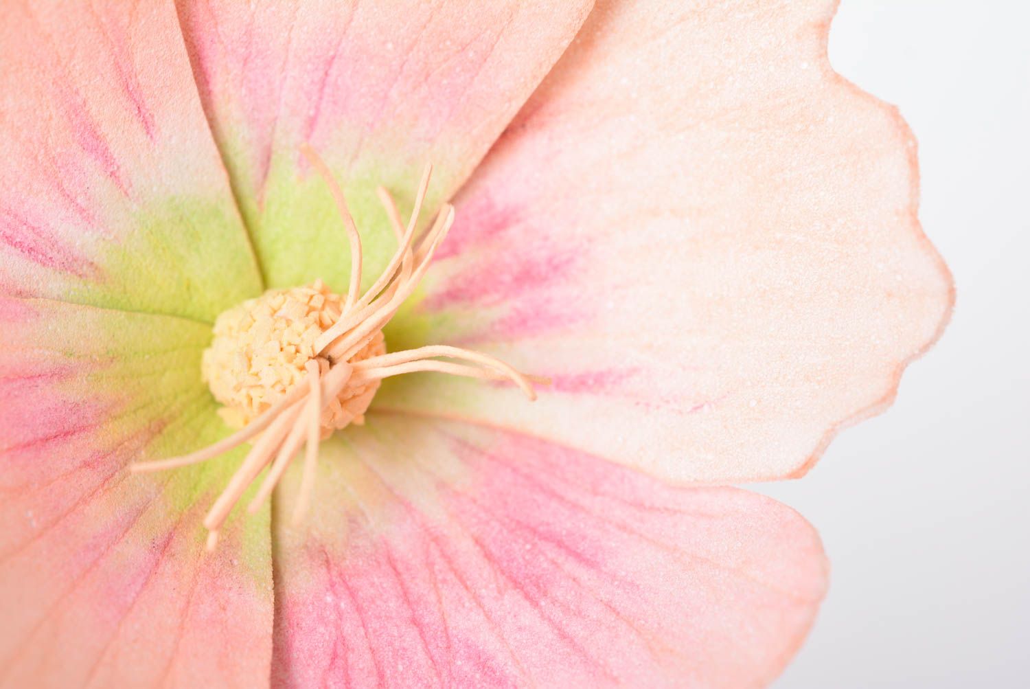 Брошь ручной работы розовый цветок из фоамирана дизайнерское украшение фото 5