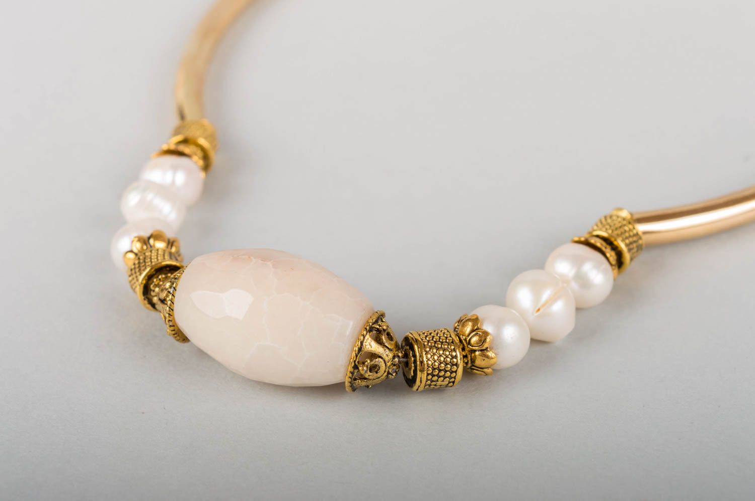 Collar de latón con ágata y perlas bonito original accesorio hecho a mano foto 3