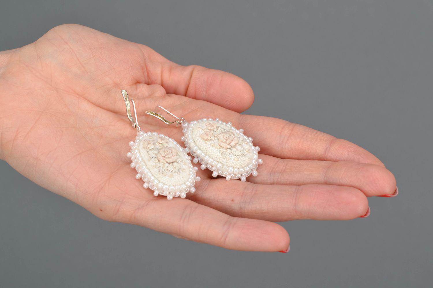 Festive satin stitch embroidered earrings photo 2