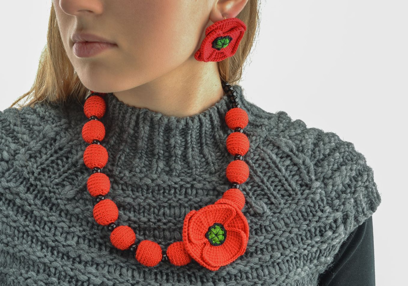 Crochet bead necklace and earrings photo 1