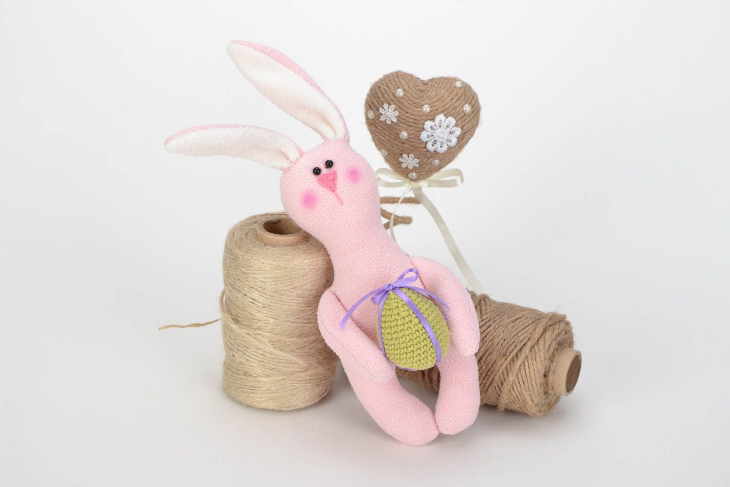 Текстильный заяц с яйцом игрушка ручной работы розовая на Пасху красивая фото 1