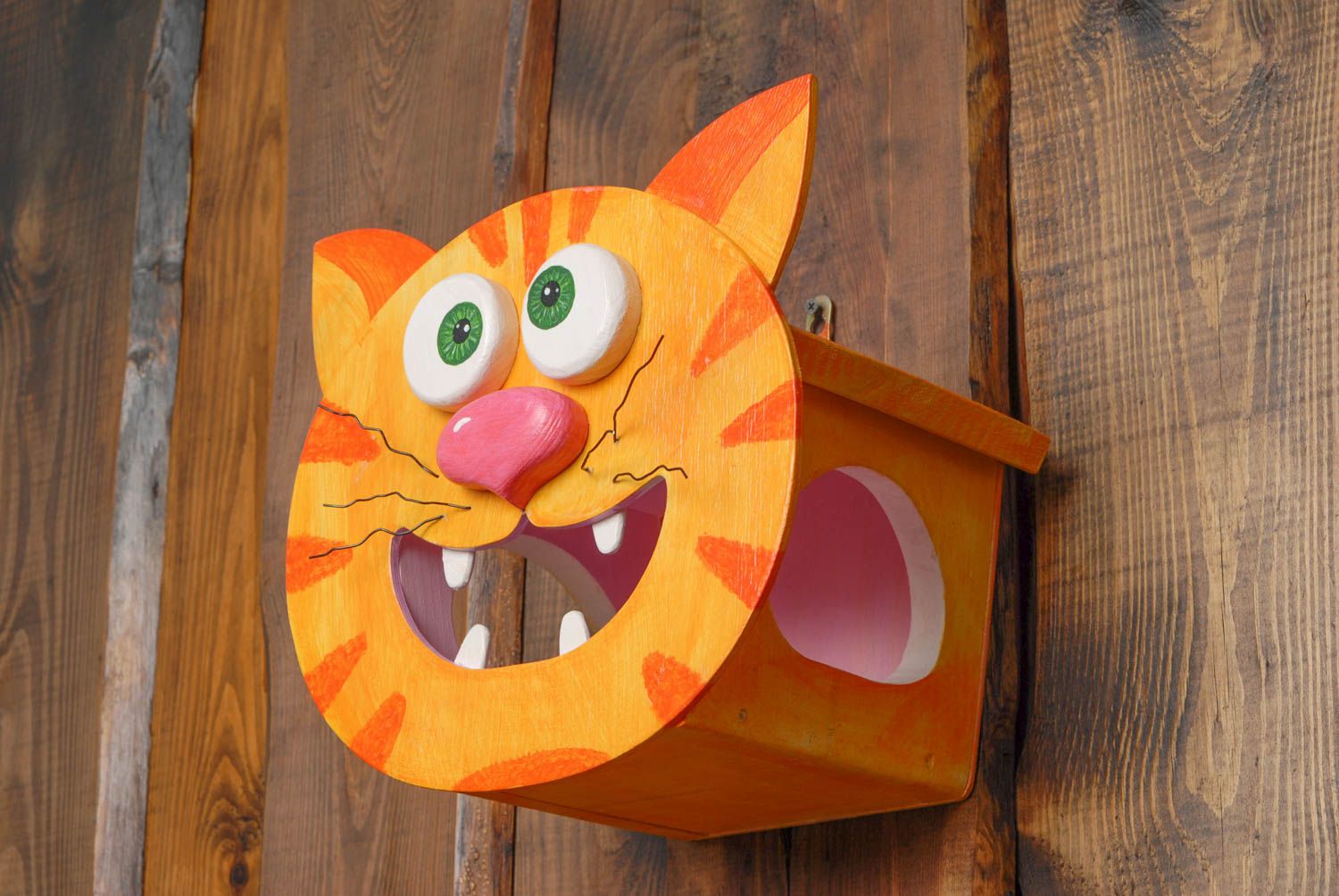 Nichoir en bois fait main original peint de créateur en forme de chat roux photo 4