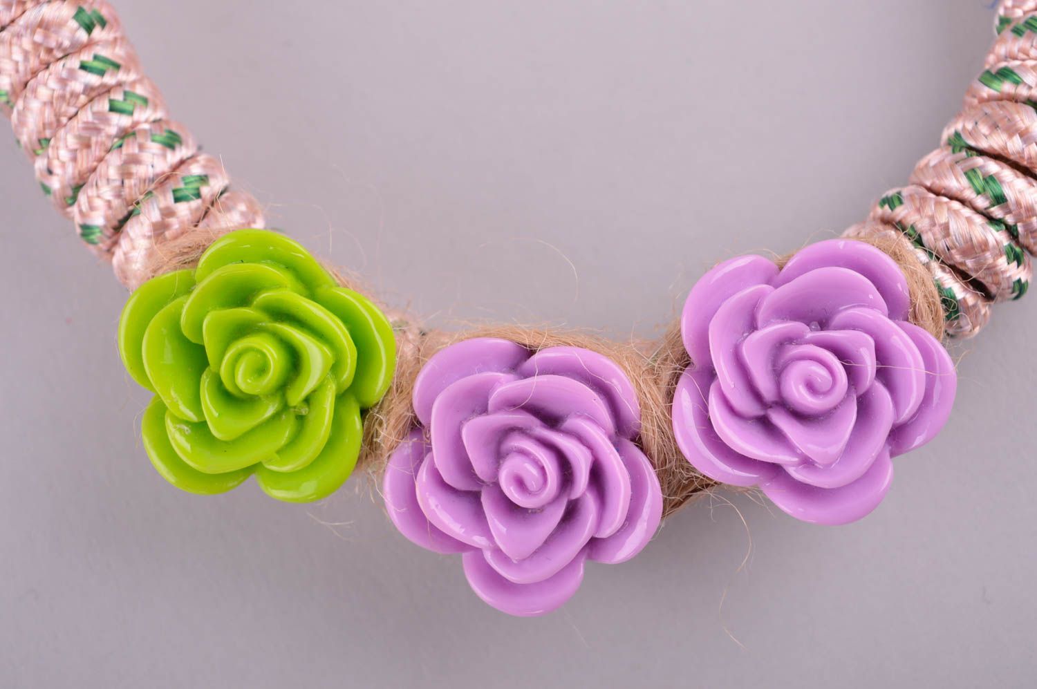 Collar artesanal de cuerda con flores bisutería fina accesorio femenino foto 3