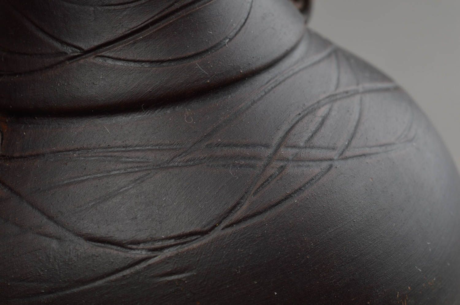 Vase décoratif céramique avec deux poignées fait main noir design élégant photo 10