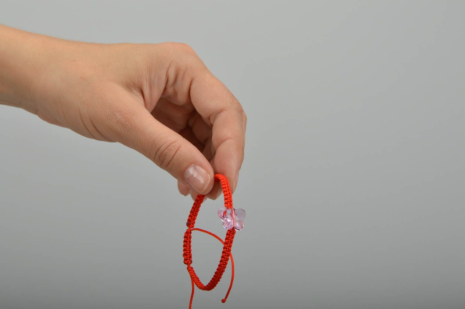 Bracelet tressé de lacet ciré rouge avec perle en plastique fait main réglable photo 2