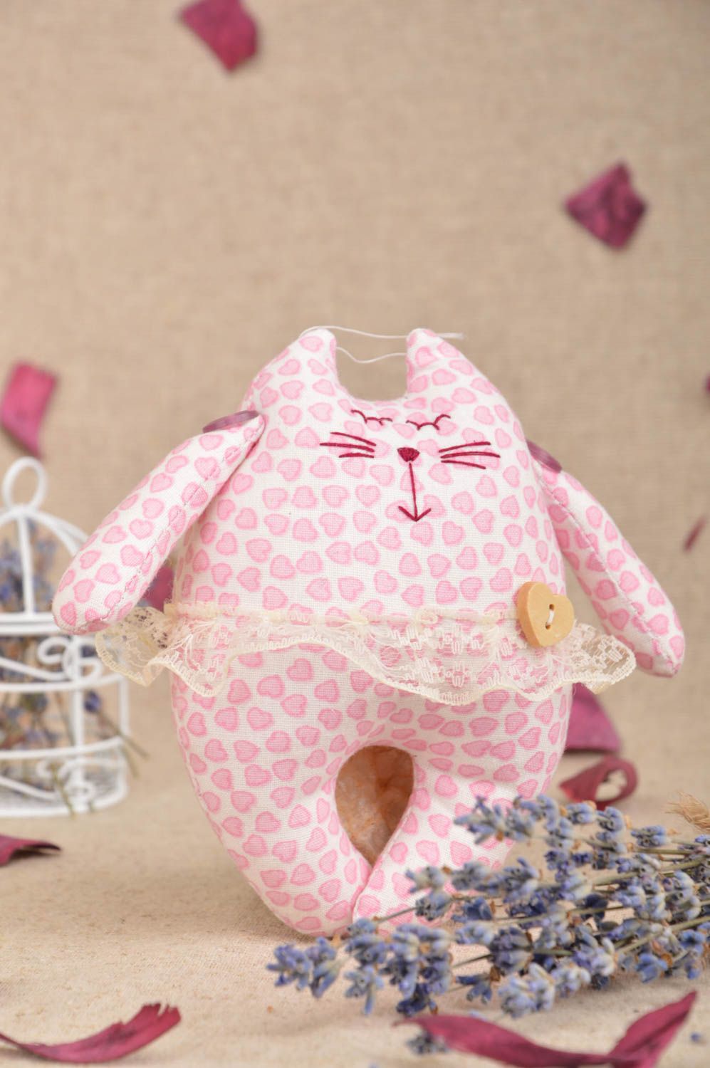 Peluche chat rose à motif de coeurs petite belle originale faite main en coton photo 1
