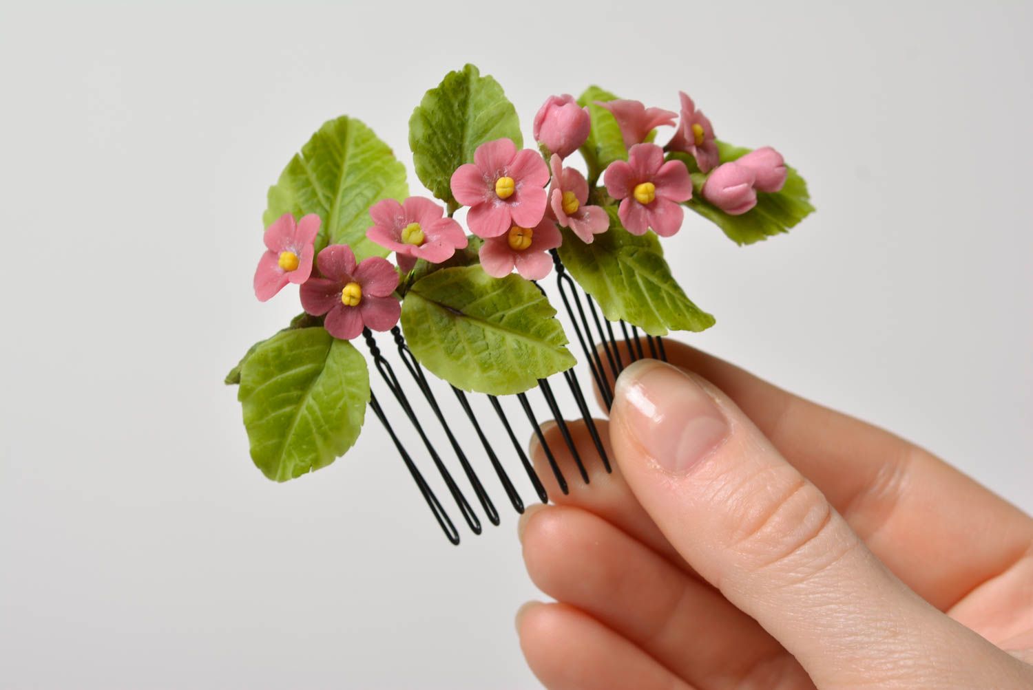 Handgemachter Haarkamm mit Blumen samt Blättern aus Polymerton in Rosa für Damen foto 1