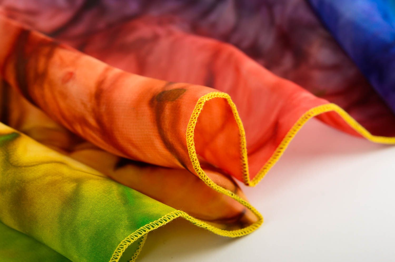 Foulard en mousseline de soie fait main peint multicolore Accessoire femme photo 3
