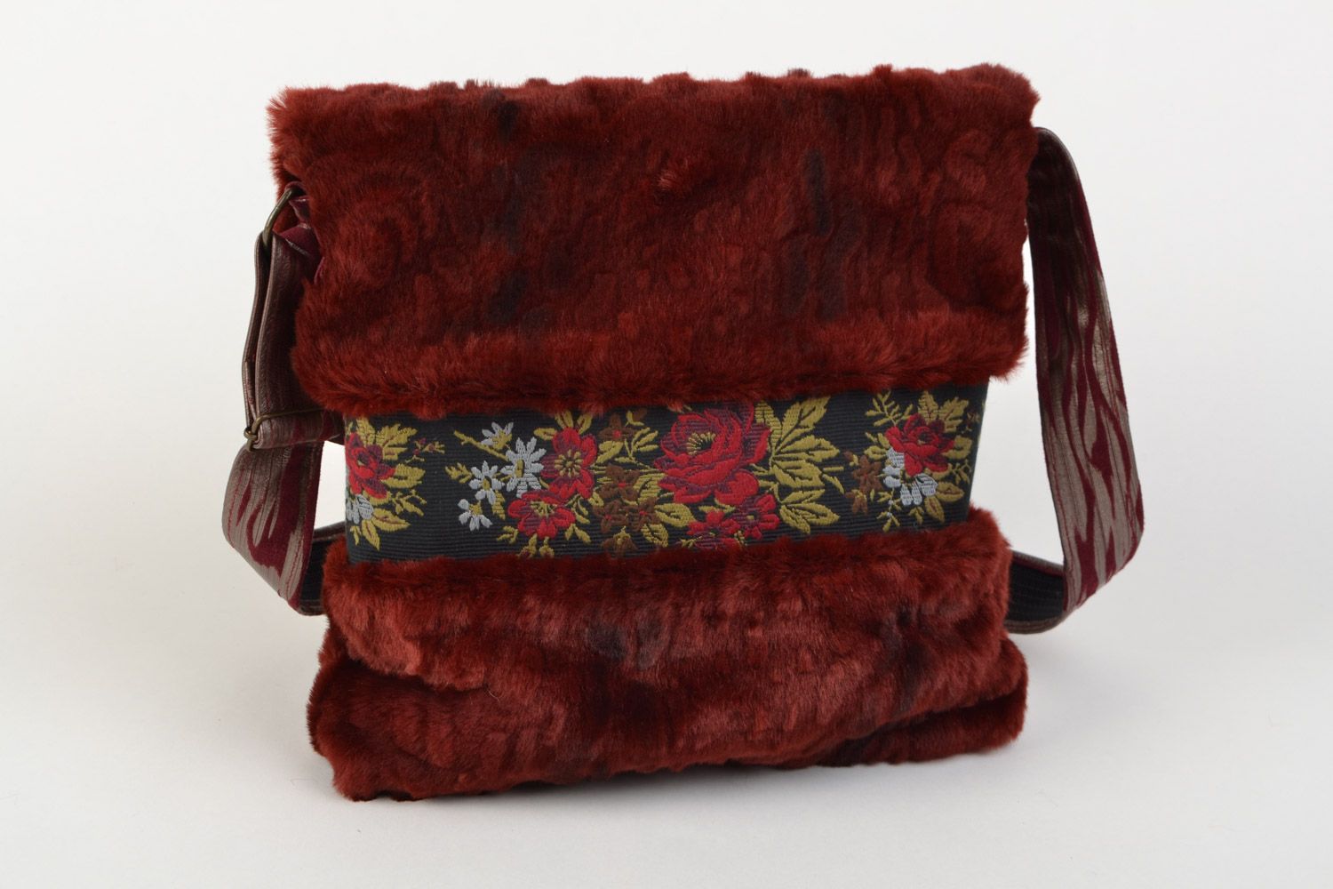 Handmade shoulder bag made of artificial fur and fabric with floral print  photo 3
