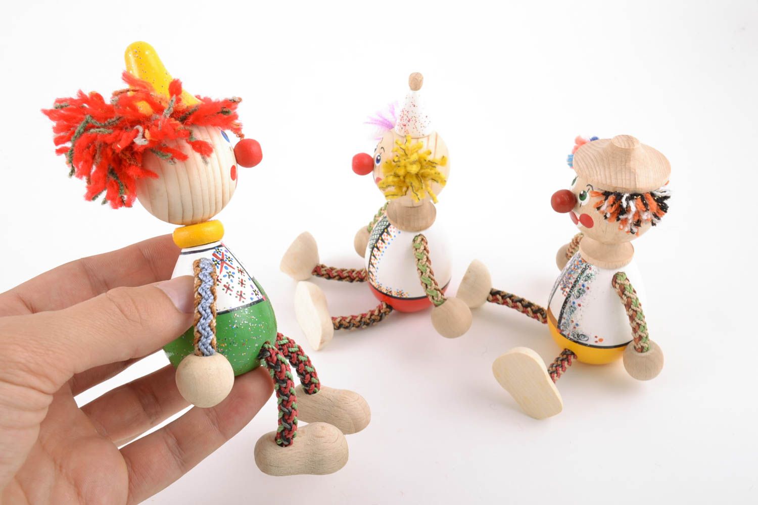 Деревянные эко игрушки клоуны 3 шт из бука расписанные эко красками ручной работы фото 2