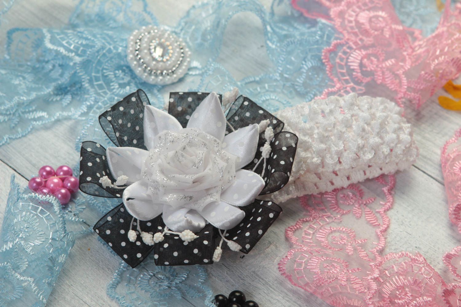 Haarband mit Blumen Handgemachter Schmuck Accessoires für Haare breites Haarband foto 1