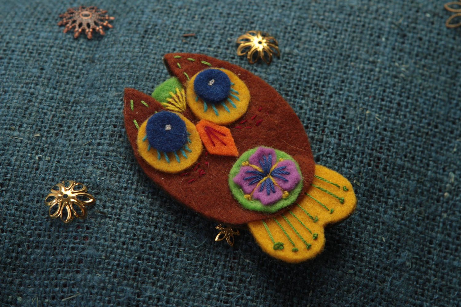Broche de fieltro buhó de colores hecho a mano accesorio de moda regalo original foto 1