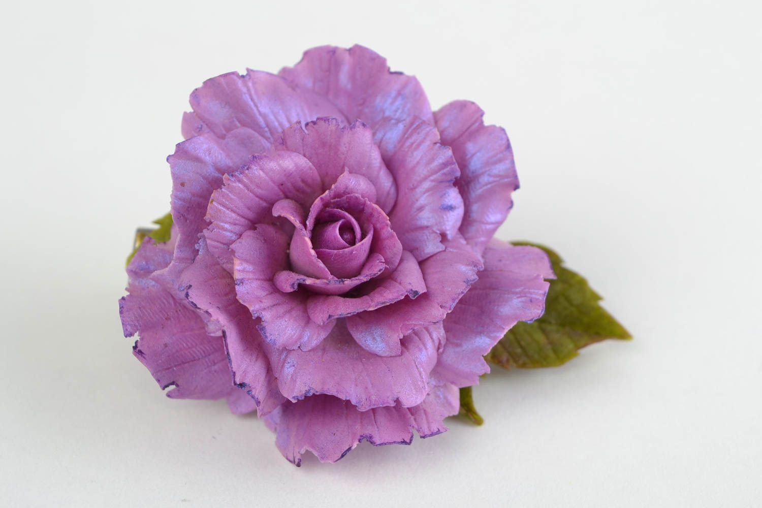 Сиреневая заколка брошь из холодного фарфора в виде розы ручной работы нарядная фото 1