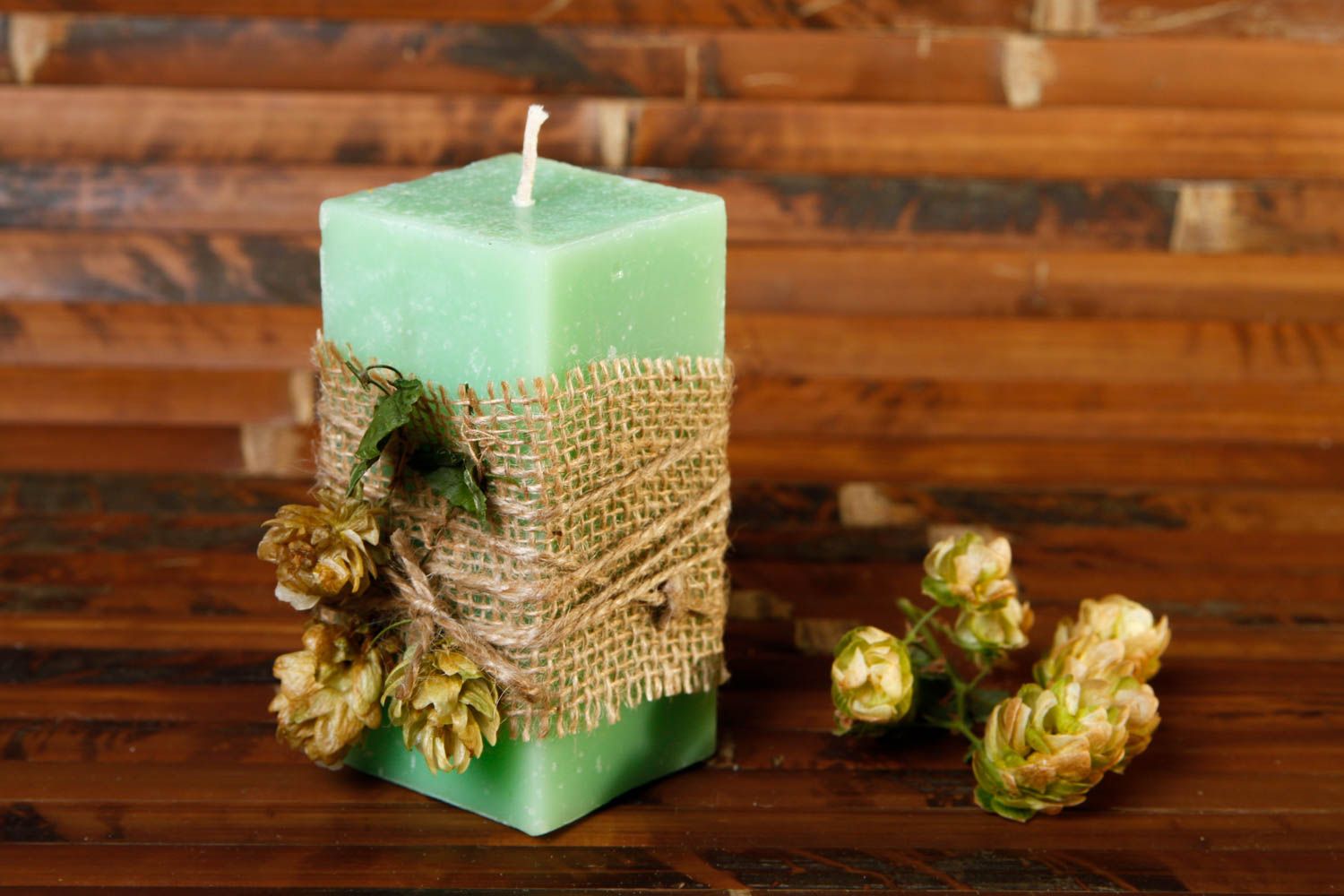 Свеча ручной работы свеча декоративная зеленая свеча на подарок с цветами фото 1