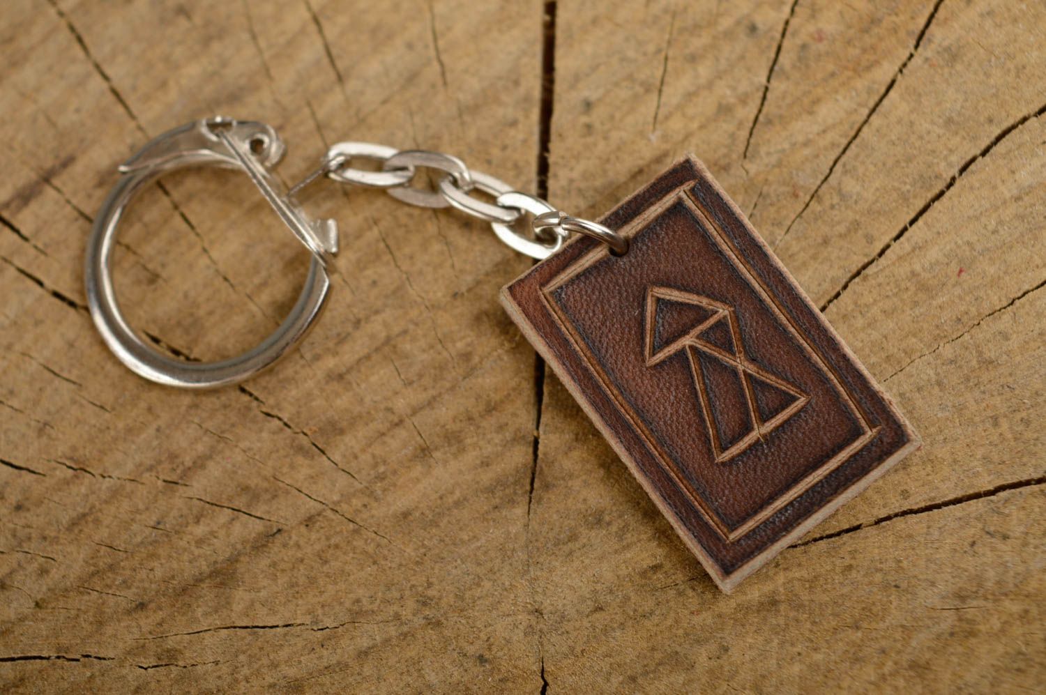 Porte-clé en cuir naturel avec runes pour passer les examens fait main photo 1