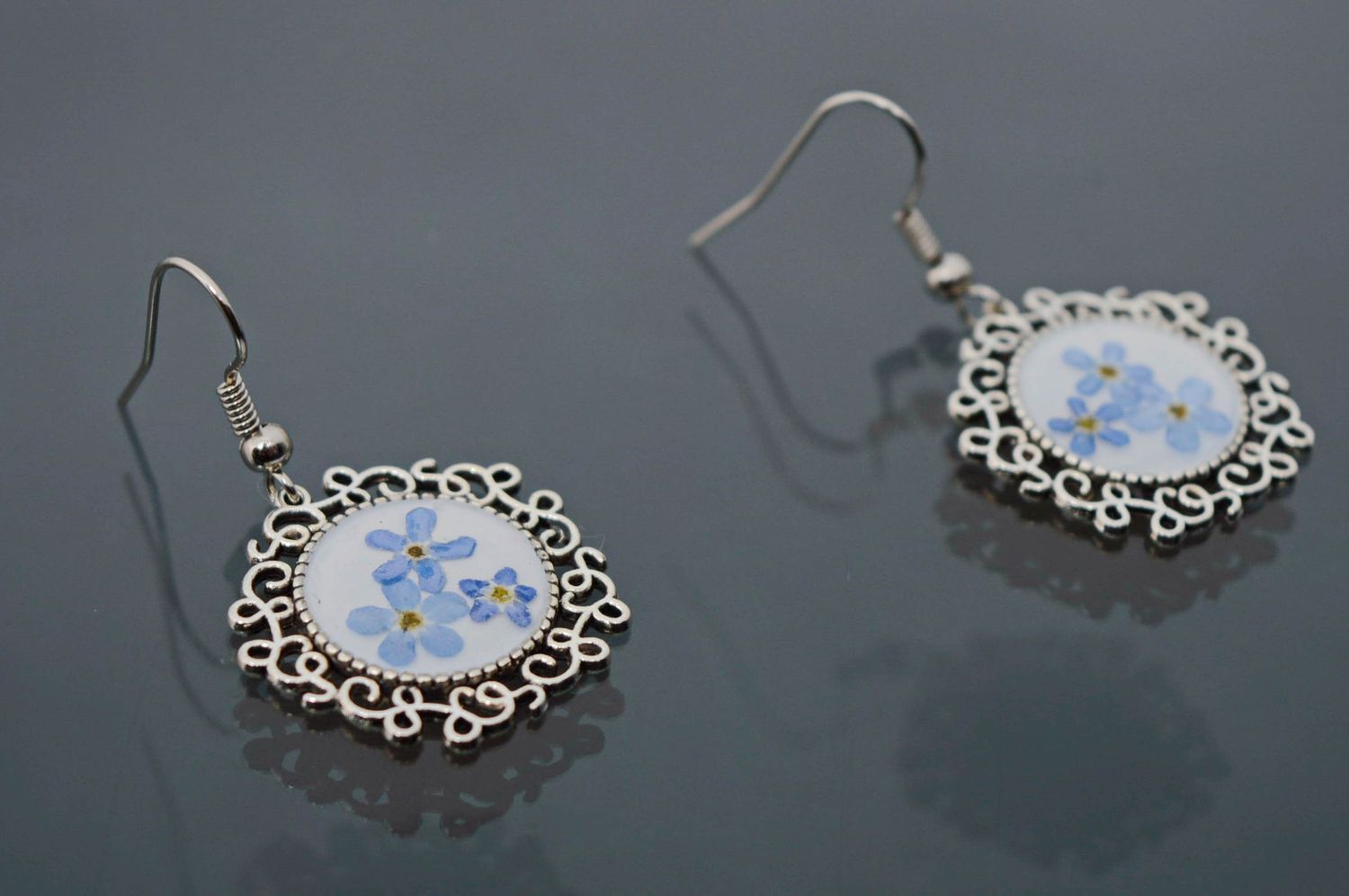 Vintage earrings with forget-me-not flowers coated with epoxy resin photo 3