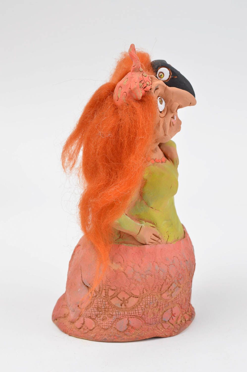 Handmade Haus Deko aus Ton Keramik Figur Zauberin mit Raben Dekoration Figur foto 3
