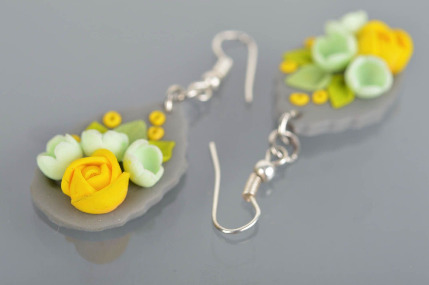 Polymer clay handmade designer earrings gray with yellow roses summer jewelry photo 5
