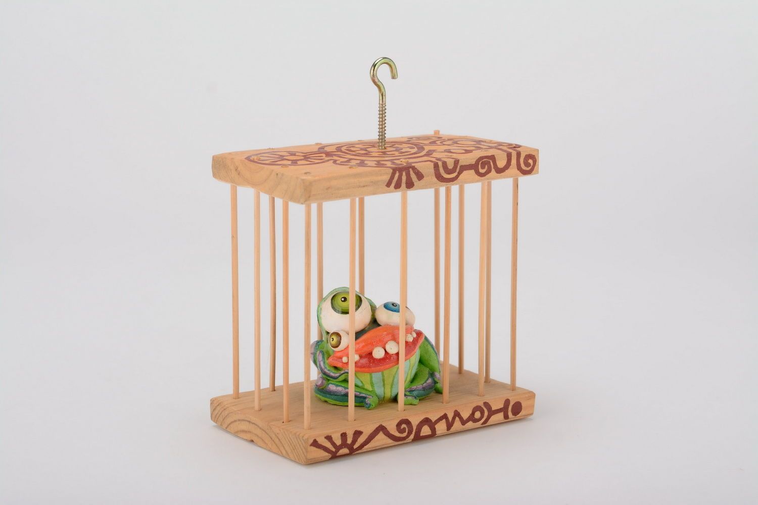 Grigri céramique verdoyant emprisonné dans une cage photo 3