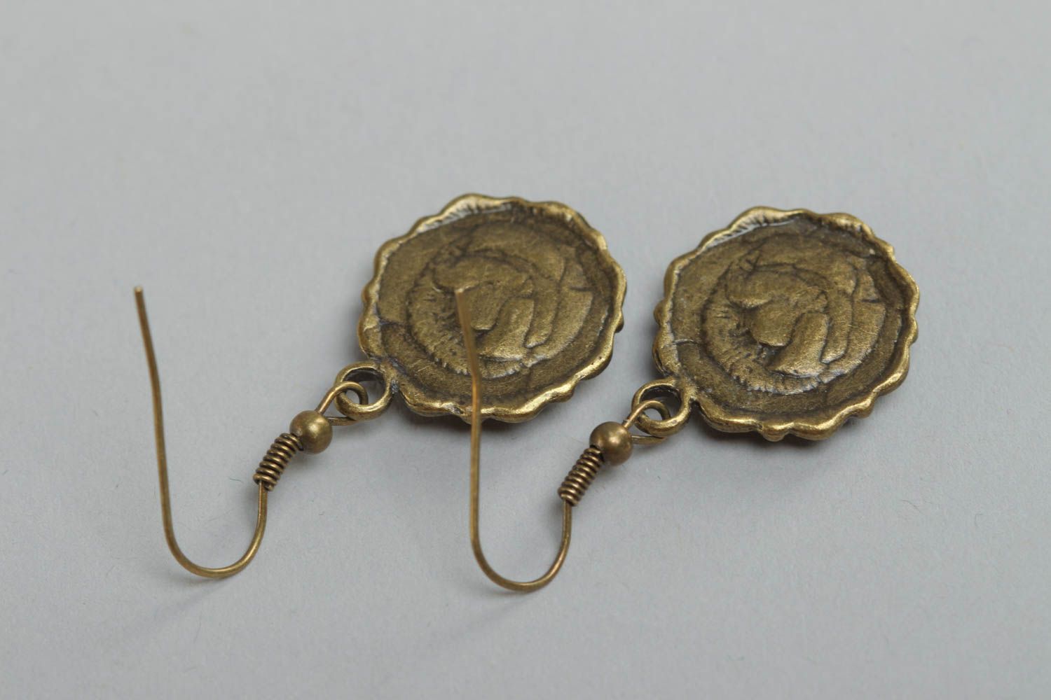 Runde handgemachte vintage Ohrringe mit Anhängern aus Kaltglasur handmade für Damen foto 4