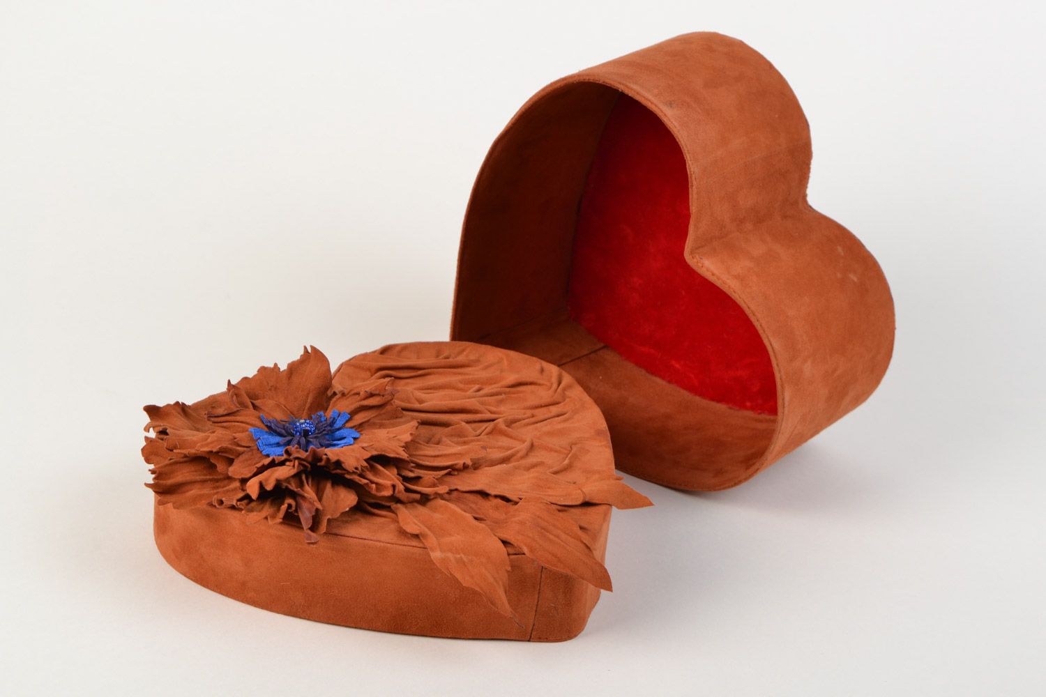 Handmade brown author's heart-shaped jewelry box covered with suede photo 4