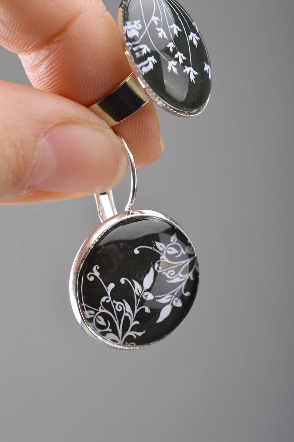 Handmade metal jewelry set dangle earrings and ring with black and white print photo 3